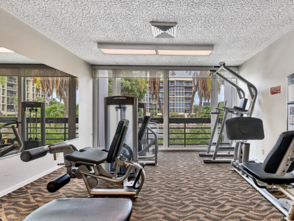 Luxurious Beachfront Condo in Longboat Key Florida - Stunning Gulf Views